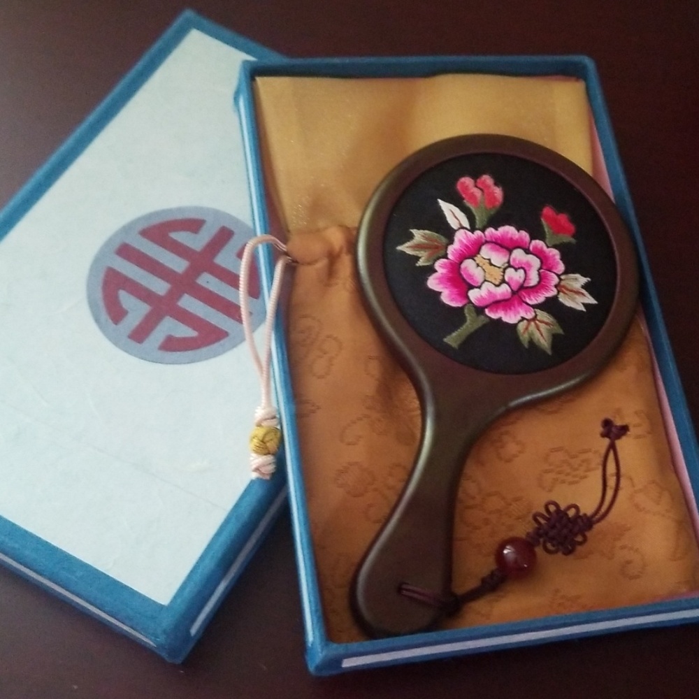 Hand mirror
